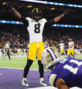 Hawkeyes lock down Washington